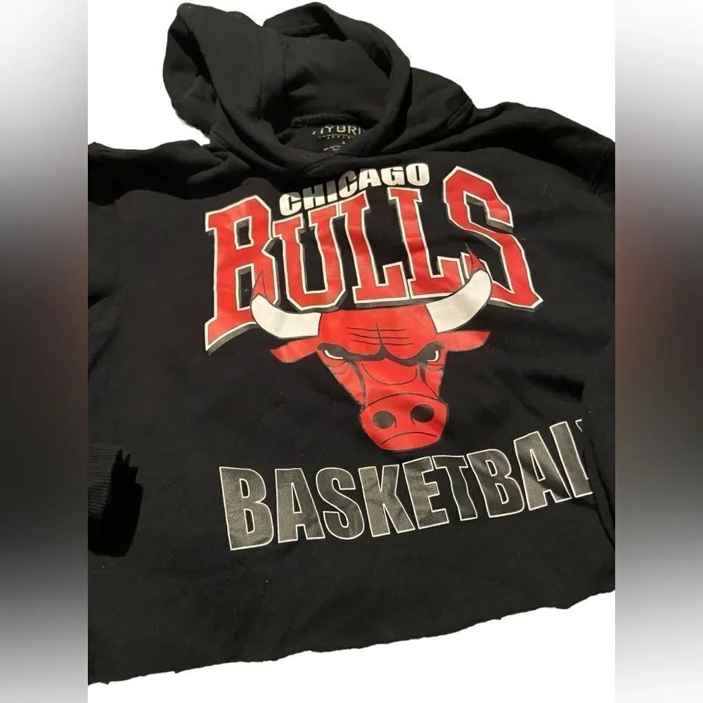 Chicago Bulls basketball size small cropped hoodie excellent condition see pics